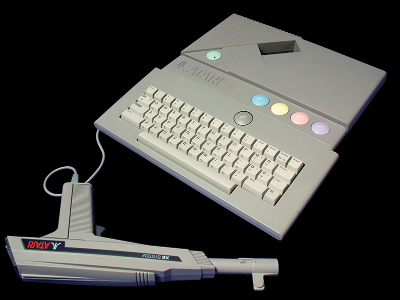 A picture of an Atari XEGS